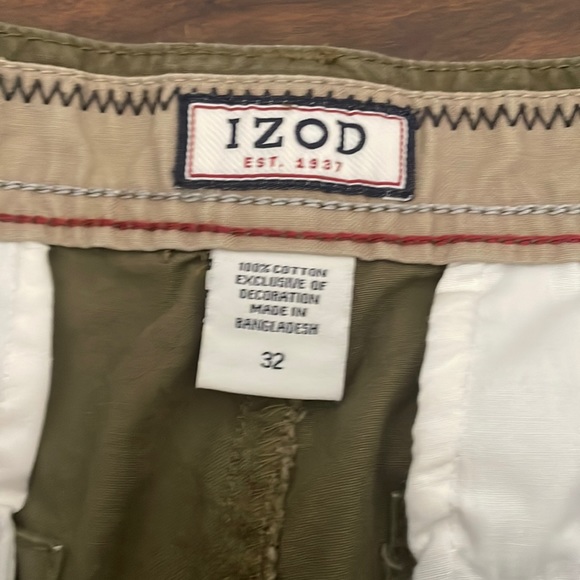 IZOD cargo shorts - Picture 2 of 5